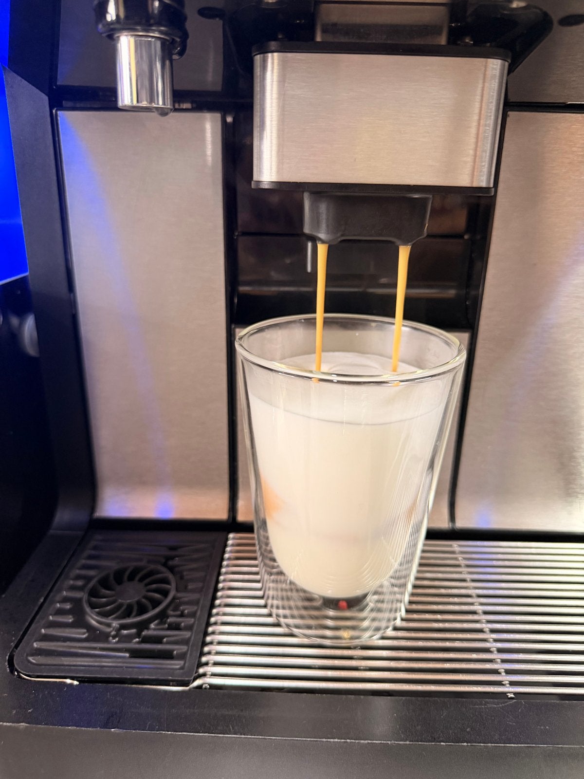 Foto 15 van WMF 5000 S+ Dynamic Milk – Complete set met Cup&Cool - 230V