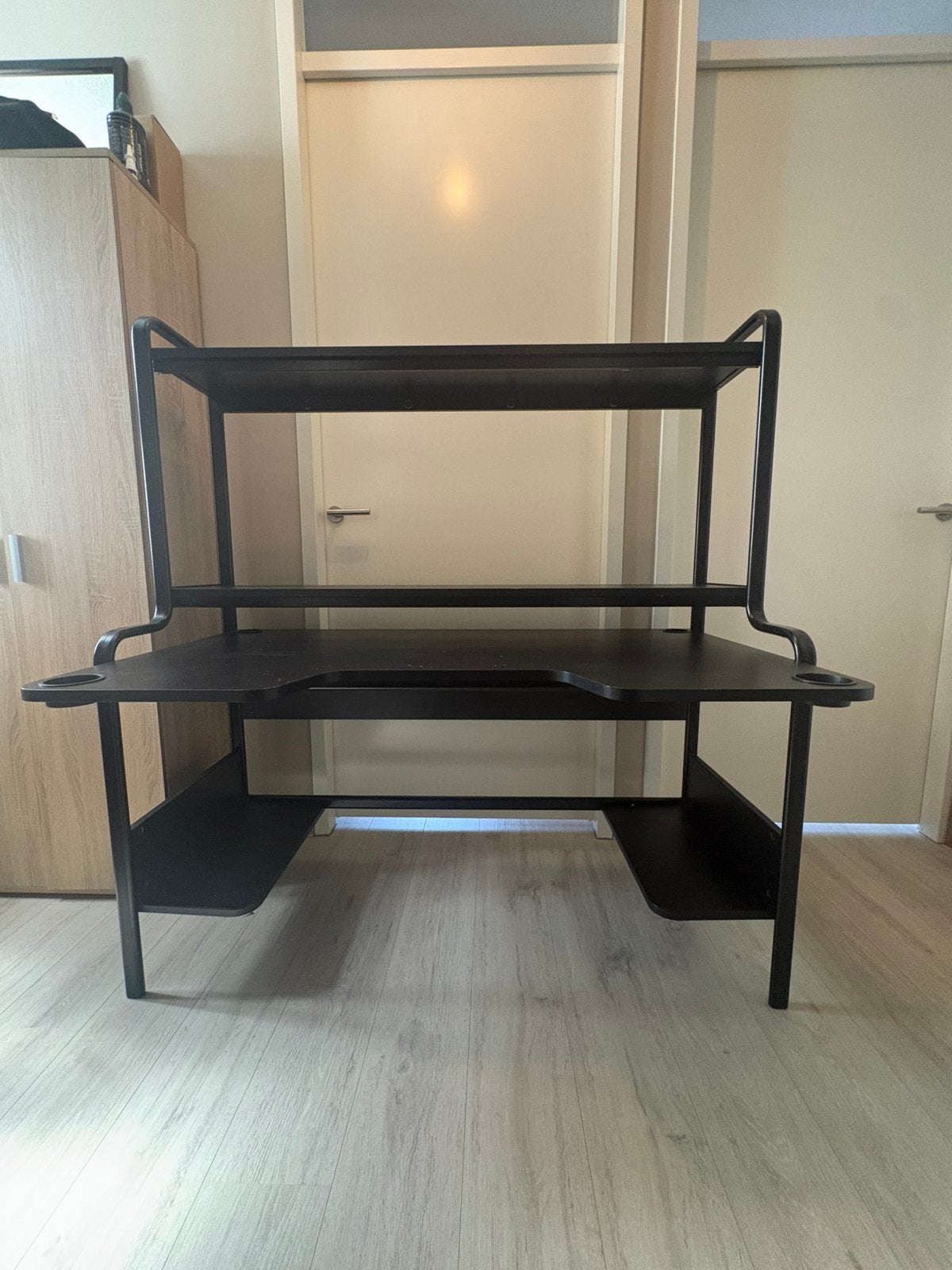 IKEA FREDDE gamebureau zwart – lichte beschadigingen, Huis en Inrichting, Gebruikt, 120 tot 170 cm, Ophalen of Verzenden, 170 cm of meer