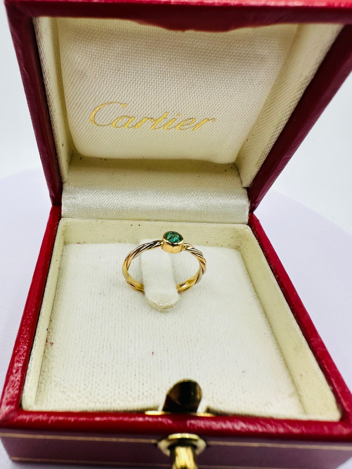 Vintage Cartier Trinity Ring 18K Tri-Goud met Smaragd, Sieraden, Tassen en Uiterlijk, Ringen, Gebruikt, Ophalen of Verzenden, Kleiner dan 17