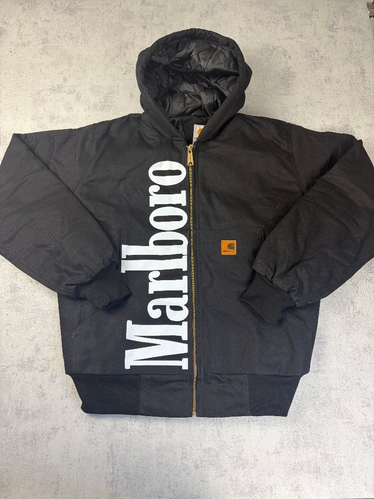 Carhartt x Marlboro Puffer Jas - Zwart Maat L - Streetwear, Maat 52/54 (L), Zwart, Carhartt, Nieuw