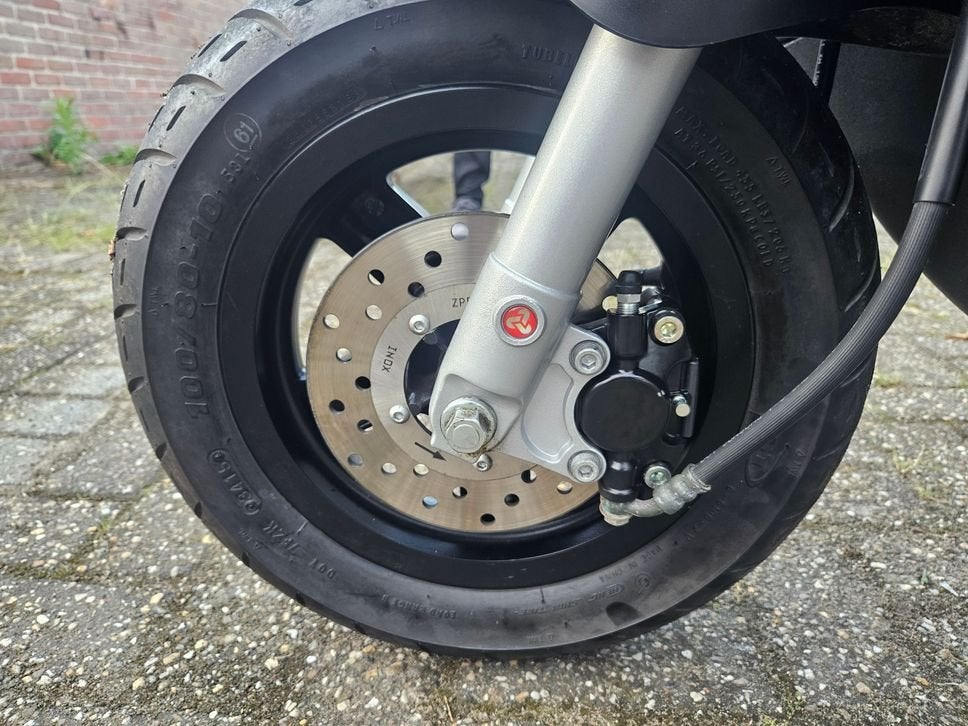 Foto 15 van PIAGGIO  ZIP 50 2T BJ2015 MAT ZWART 2375KM NL TOPSTAAT!!