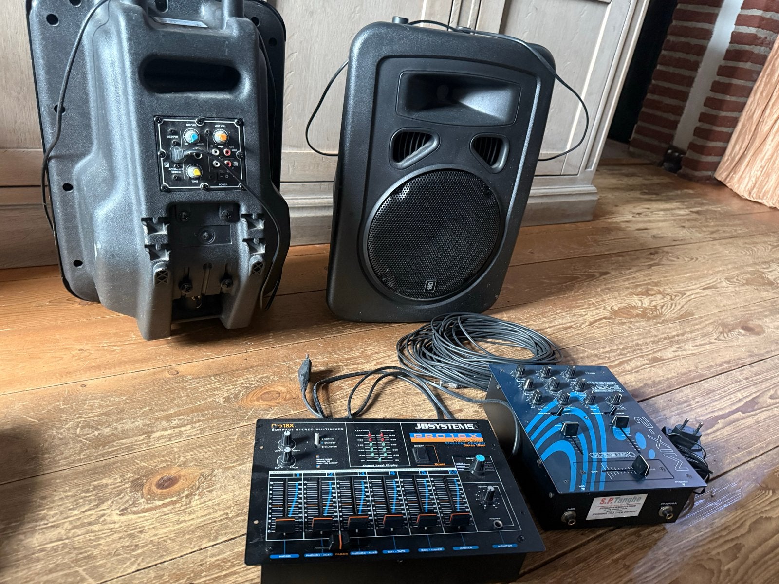 Complete DJ Set: 2 Speakers en mengpanelen, Ophalen, Gebruikt, Minder dan 5 kanalen, Microfooningang
