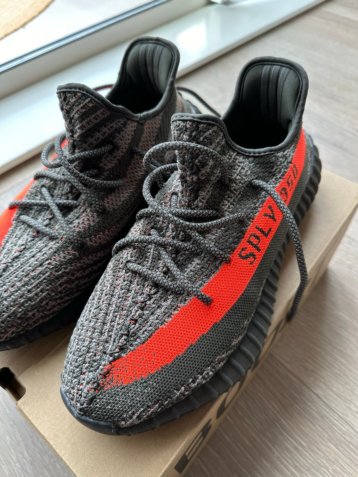 Adidas Yeezy Boost 350 V2 Beluga 2.0 - Maat 44, Ophalen, Gedragen, Overige kleuren, Sneakers of Gympen