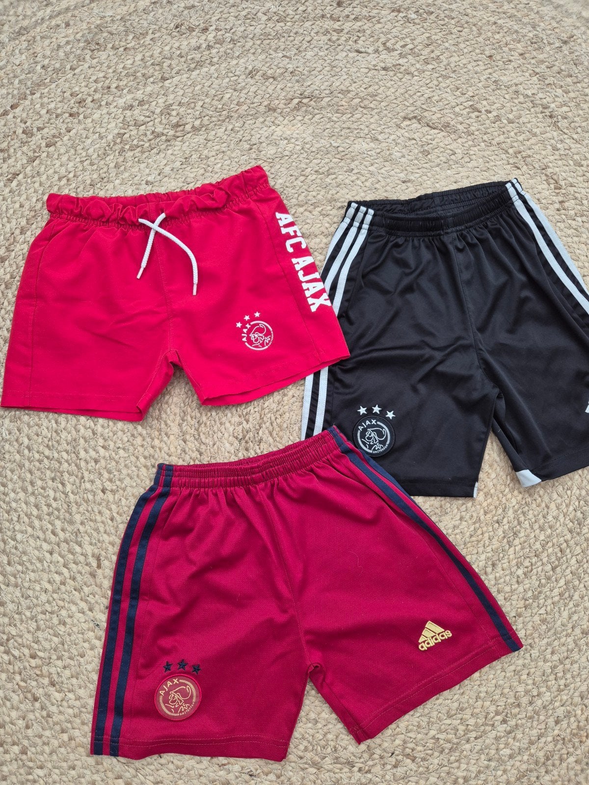 Ajax korte broeken maat 128/140, Sport en Fitness, Voetbal, Maat XS of kleiner, Ophalen of Verzenden, Broek