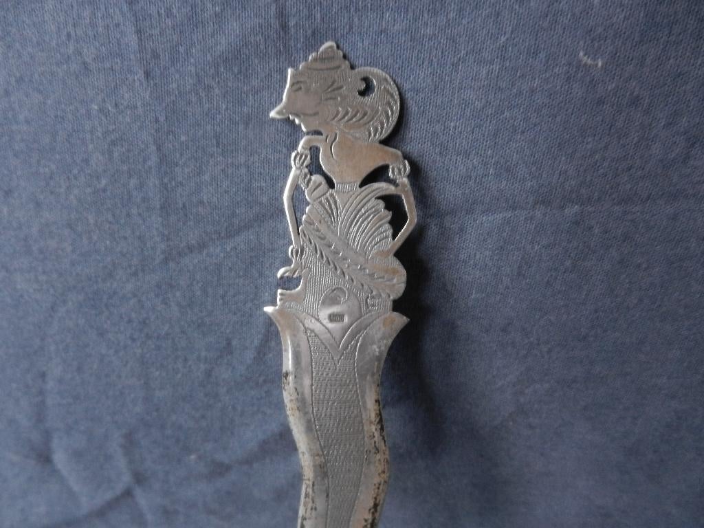 Zilver miniatuur krisvormige briefopener ? Indonesie ca 1925, Ophalen of Verzenden, Zilver