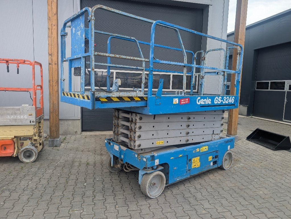 Genie GS-3246 Schaar hoogwerker werkhoogte: 12meter, Ophalen of Verzenden