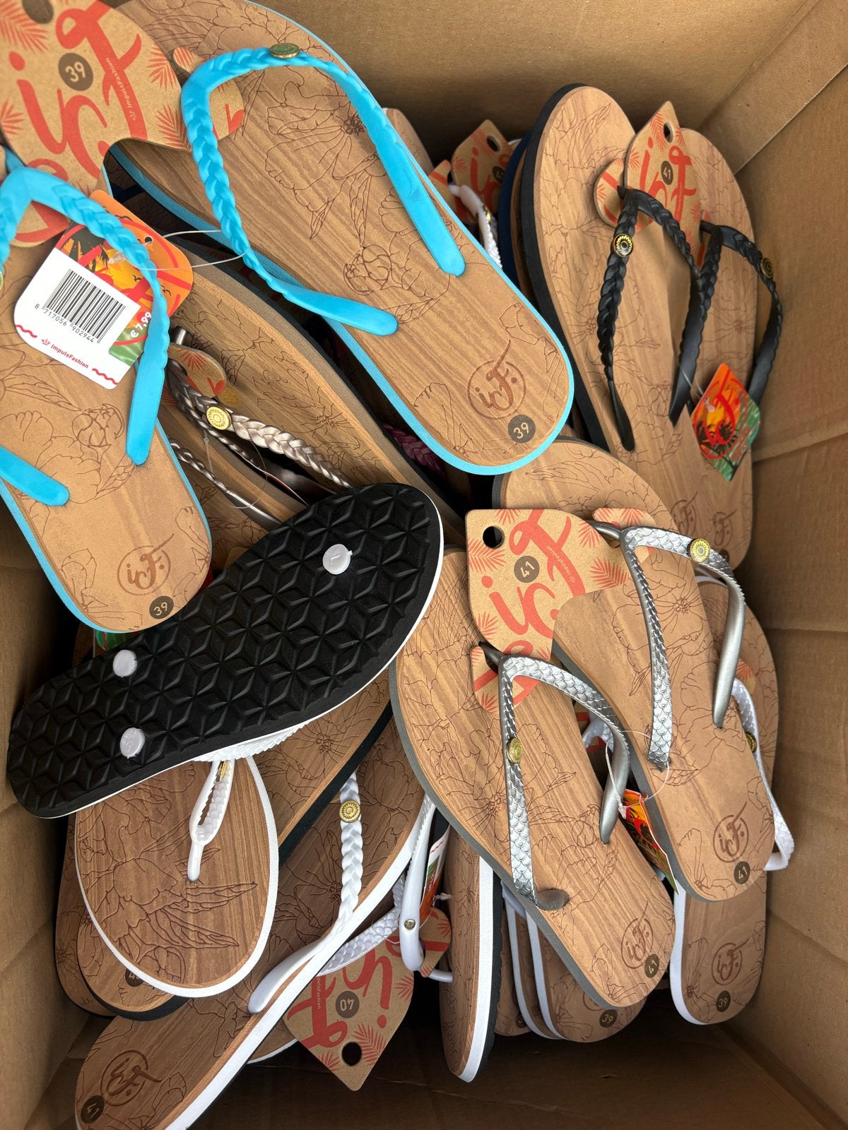 104 paar mooie slippers - Partijhandel, Ophalen