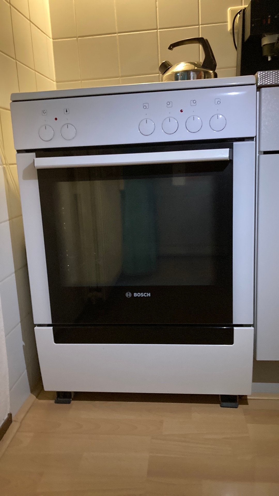 Bosch keramisch fornuis HLN424220, Ophalen, Hete lucht, Keramisch, 4 kookzones