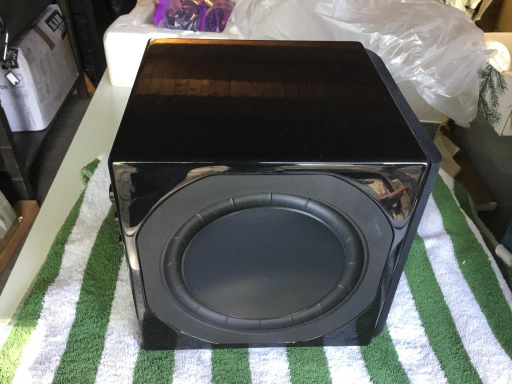 Mirage MM-8 Subwoofer - Zwart, Glanzend maar helaas defect