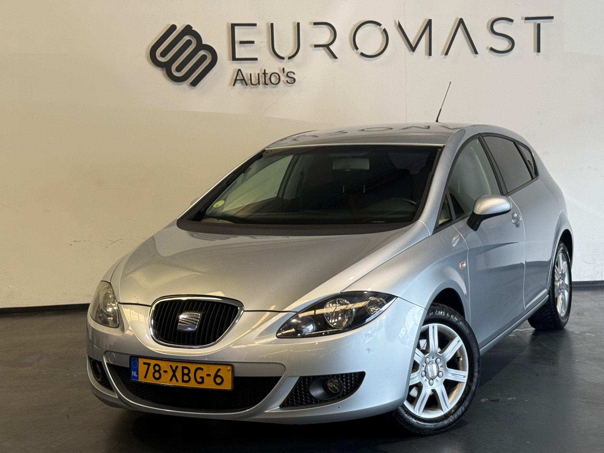 Seat Leon 1.6 Reference Airco Cruise Trekhaak Nieuwe Apk, Auto's, Stof, Gebruikt, 4 cilinders, Leon