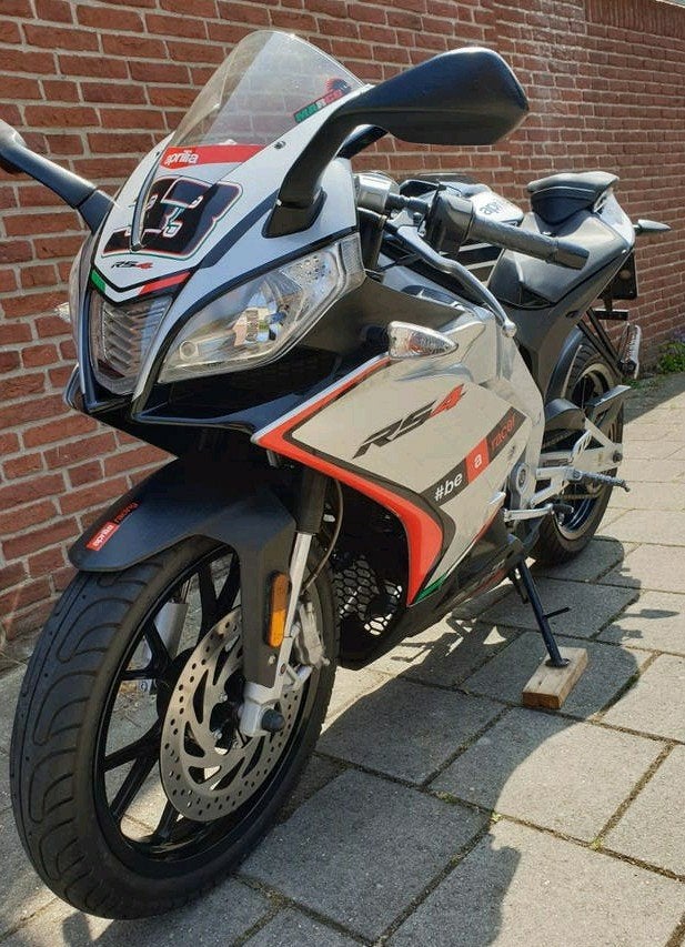 Aprilia RS4 50 SBK replica Marco Melandri 33 - Topstaat!, 6 versnellingen, Zo goed als nieuw, 50 cc, Ophalen