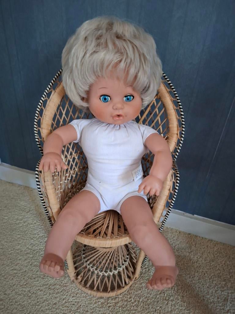 Vintage Lissi Doll met blond haar en blauwe ogen, Ophalen of Verzenden, Gebruikt, Babypop