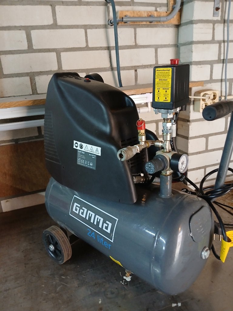 Compressor Gamma CP-24, Ophalen, 6 tot 10 bar, Zo goed als nieuw, Minder dan 200 liter/min