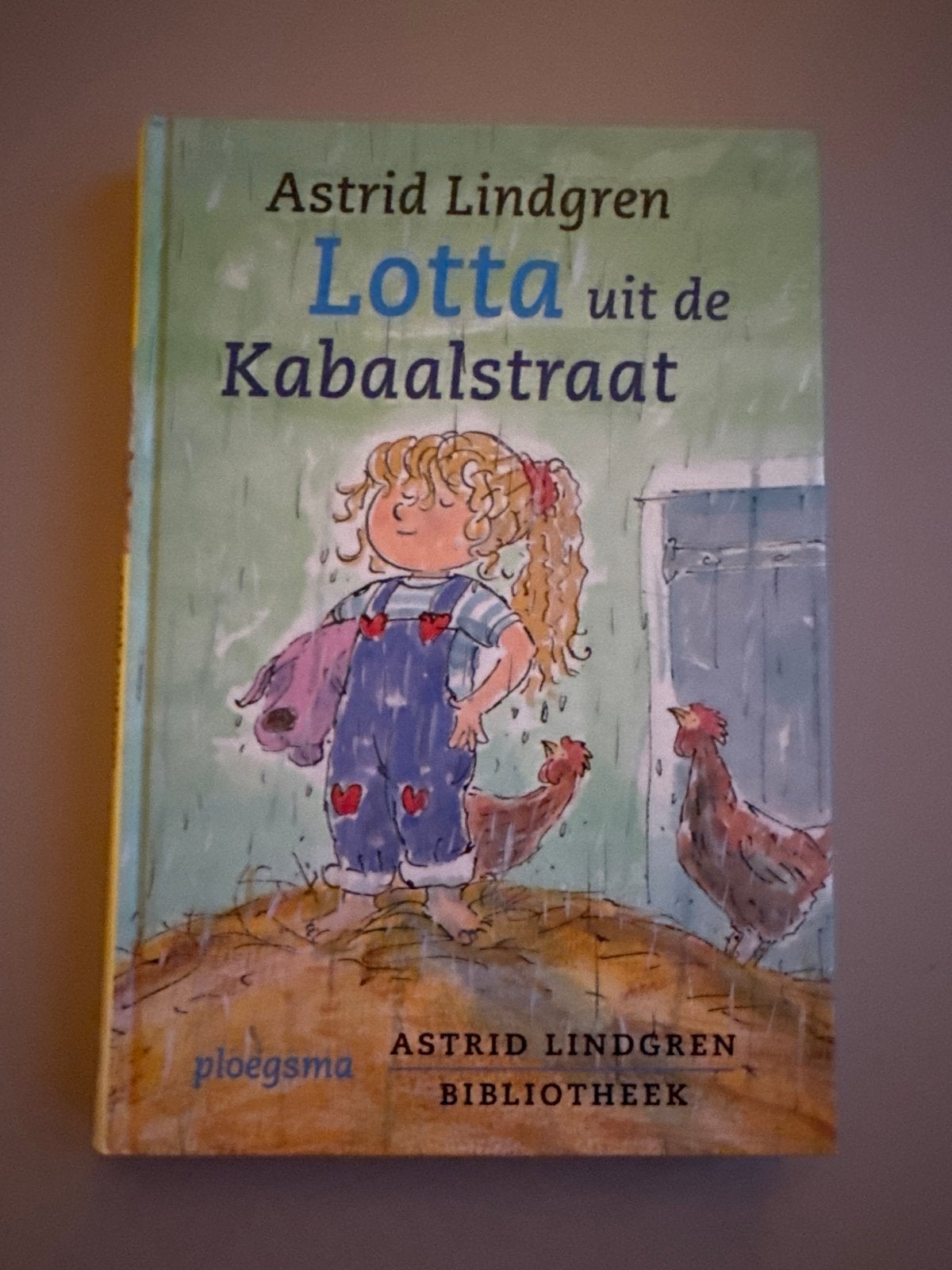Lotta uit de Kabaalstraat - Astrid Lindgren, Ophalen of Verzenden, Zo goed als nieuw, Fictie algemeen