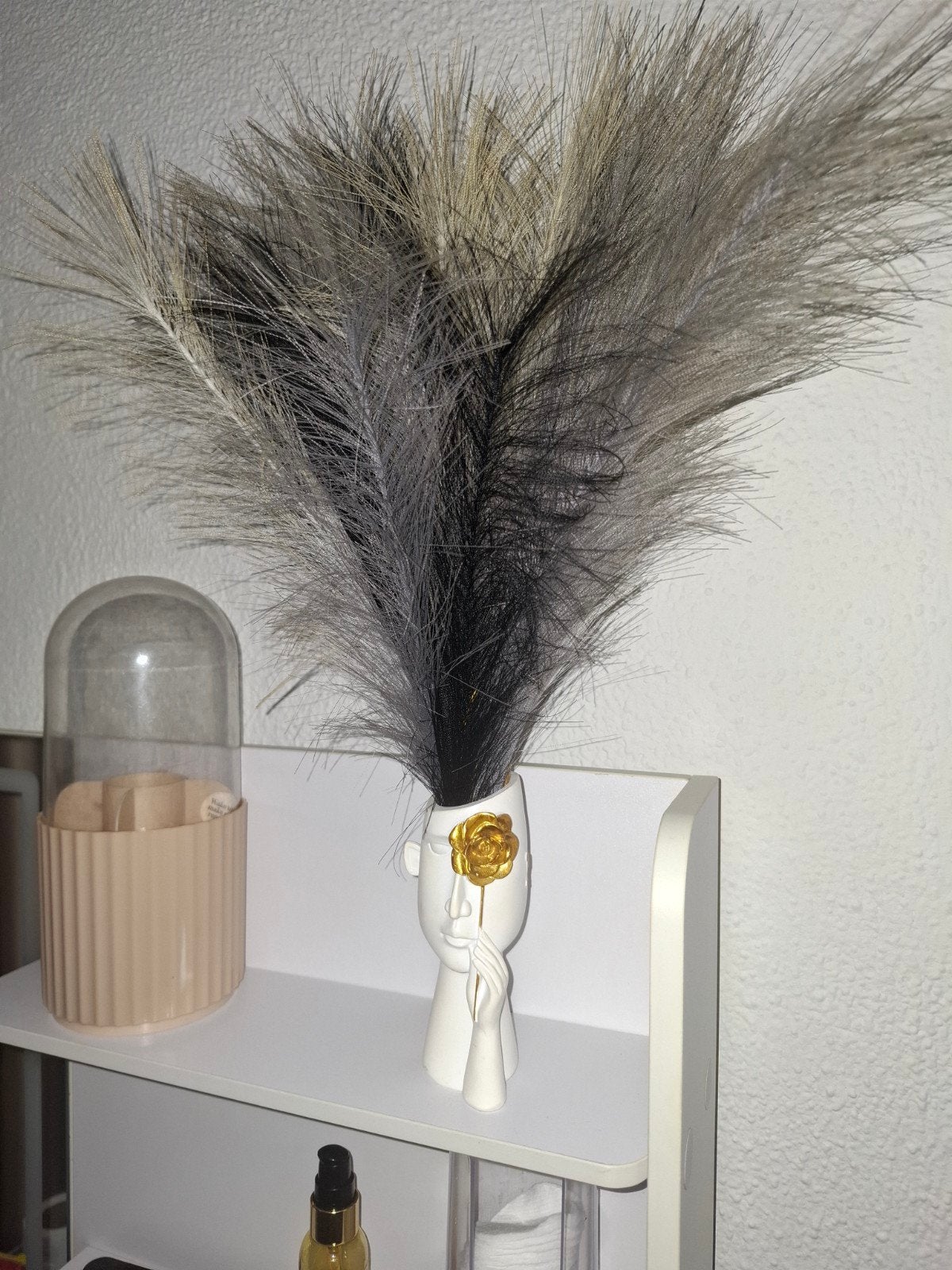 Decoratieve vaas met pluimen - Modern design, Ophalen of Verzenden, Zo goed als nieuw, Wit, Overige materialen