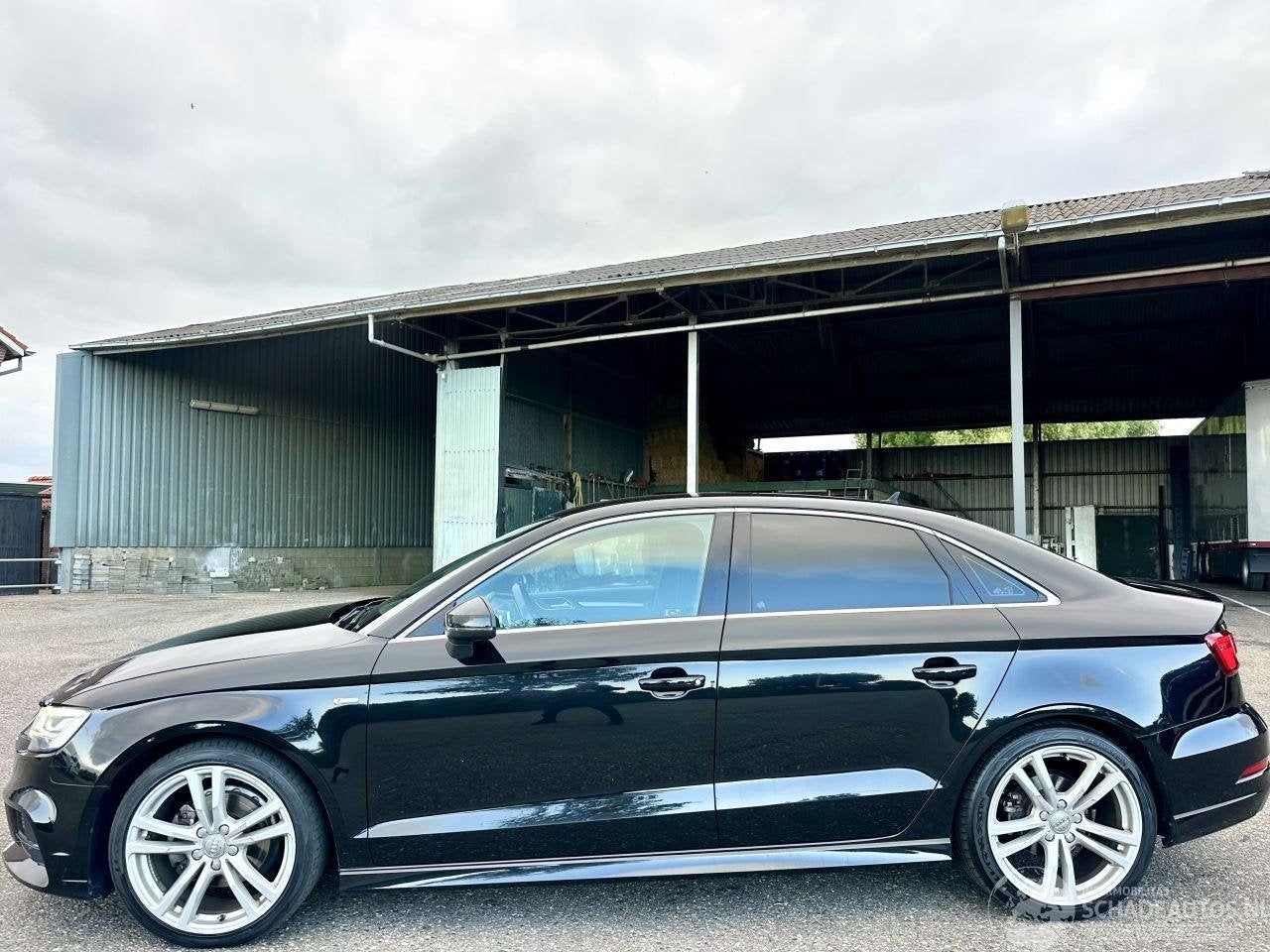 Audi A3 Limousine 1.5 TSI 150pk 7-traps aut S-Line - nap - n, Auto diversen, Schadeauto's, Automaat, 1498 cc, Zwart, Info@audi.de