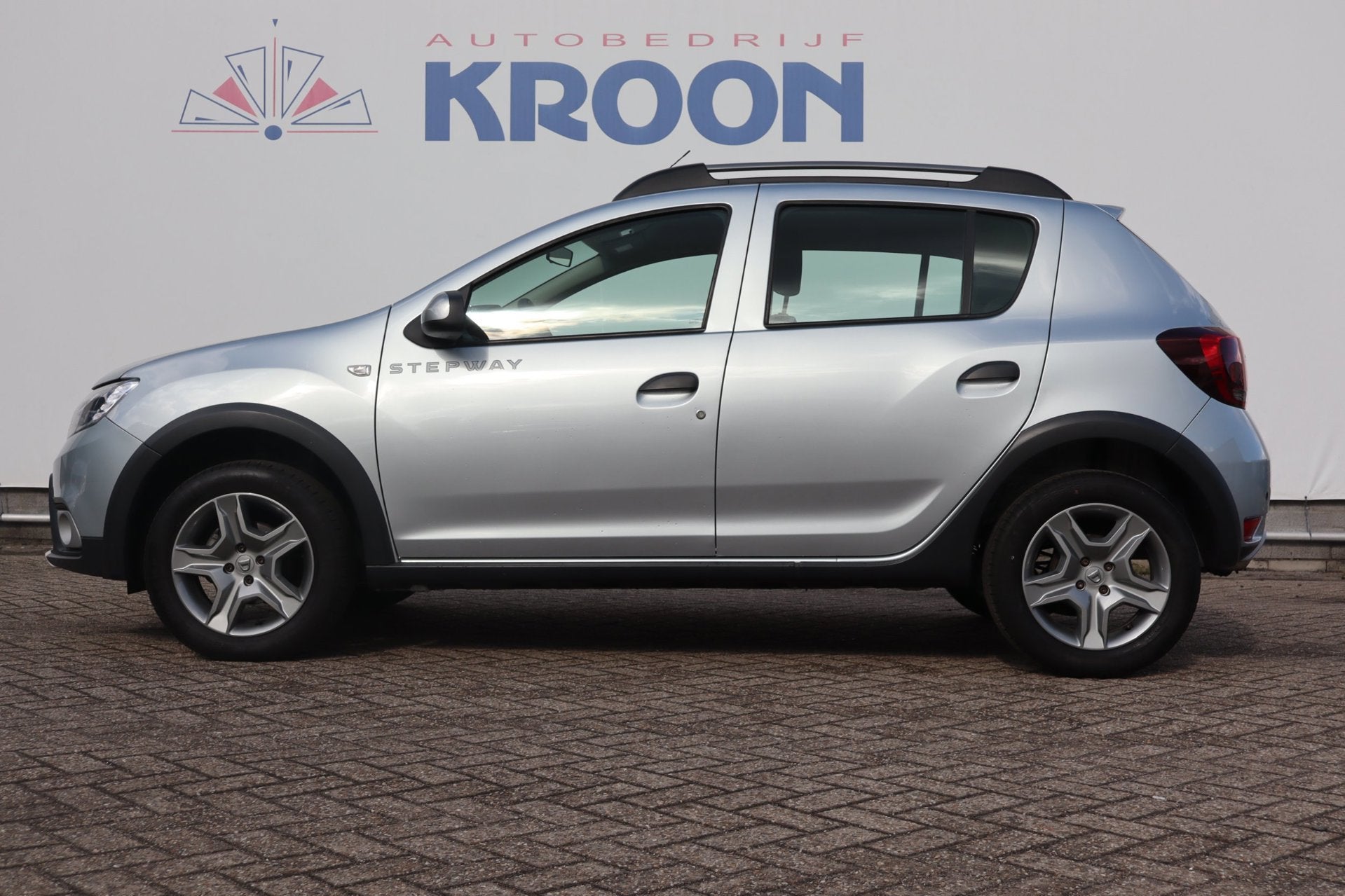 Dacia Sandero 0.9 TCe Tech Road I Automaat I Airco I Navigat, Auto's, Stof, Origineel Nederlands, Bedrijf, Start-stop-systeem