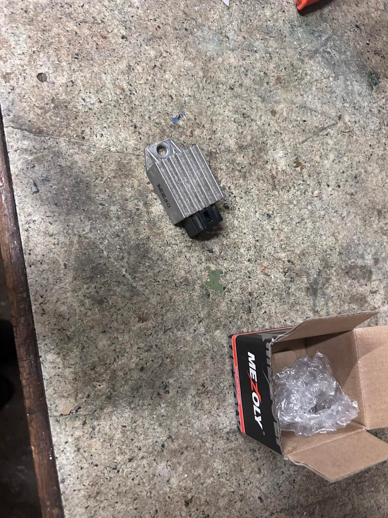 Gy6 50cc spannings regelaar mezoly, Ophalen, Zo goed als nieuw, Blok, Kymco