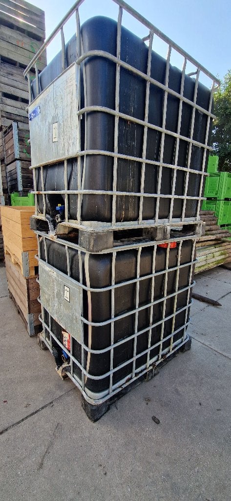 2 gebruikte zwarte ibc container 1000 liter vaten, Kunststof, Gebruikt, Met kraantje, 150 liter of meer