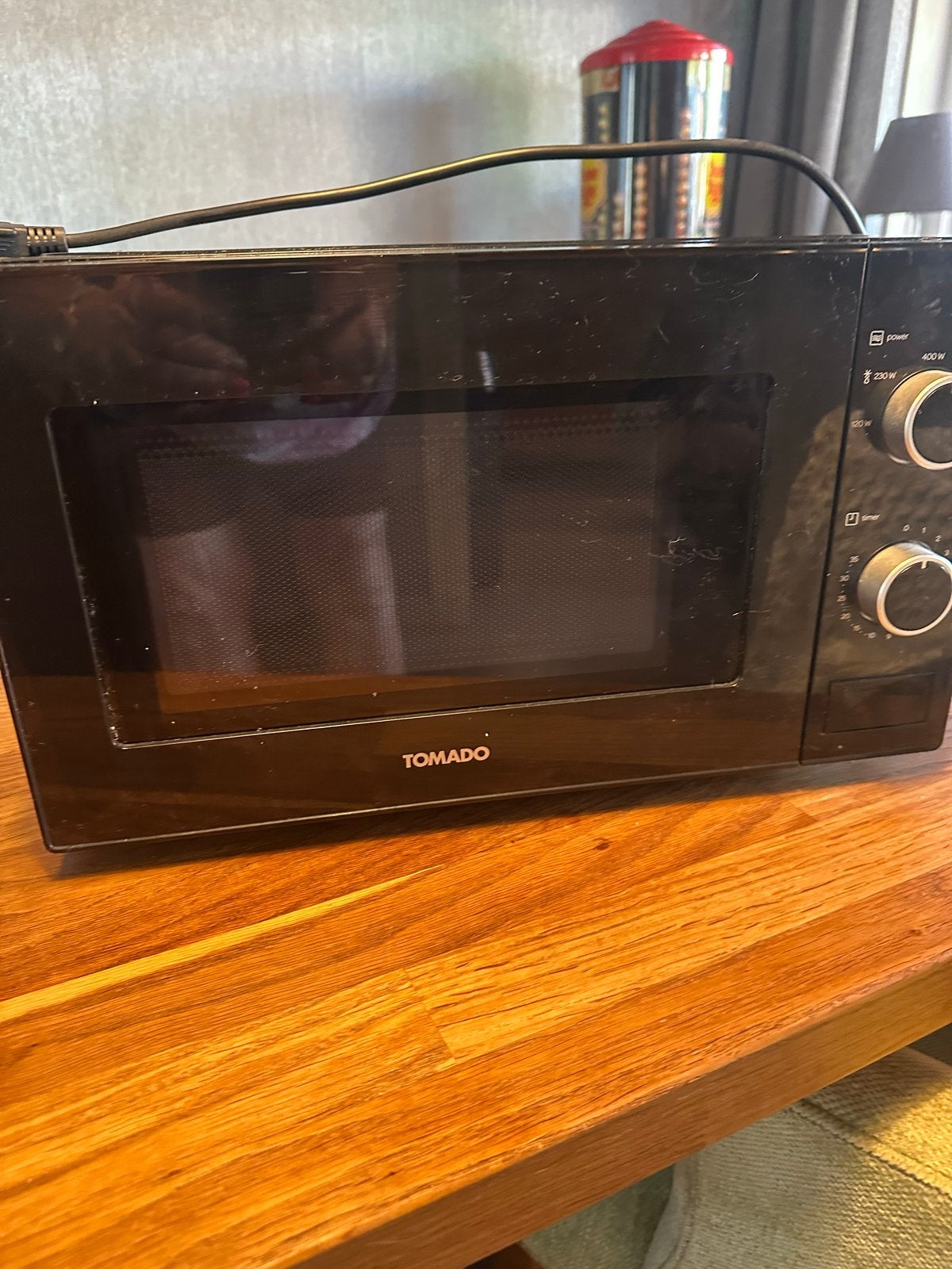 Tomado Magnetron - Zwart, Compact en Functioneel, Gebruikt, Minder dan 45 cm, Ophalen of Verzenden, Magnetron