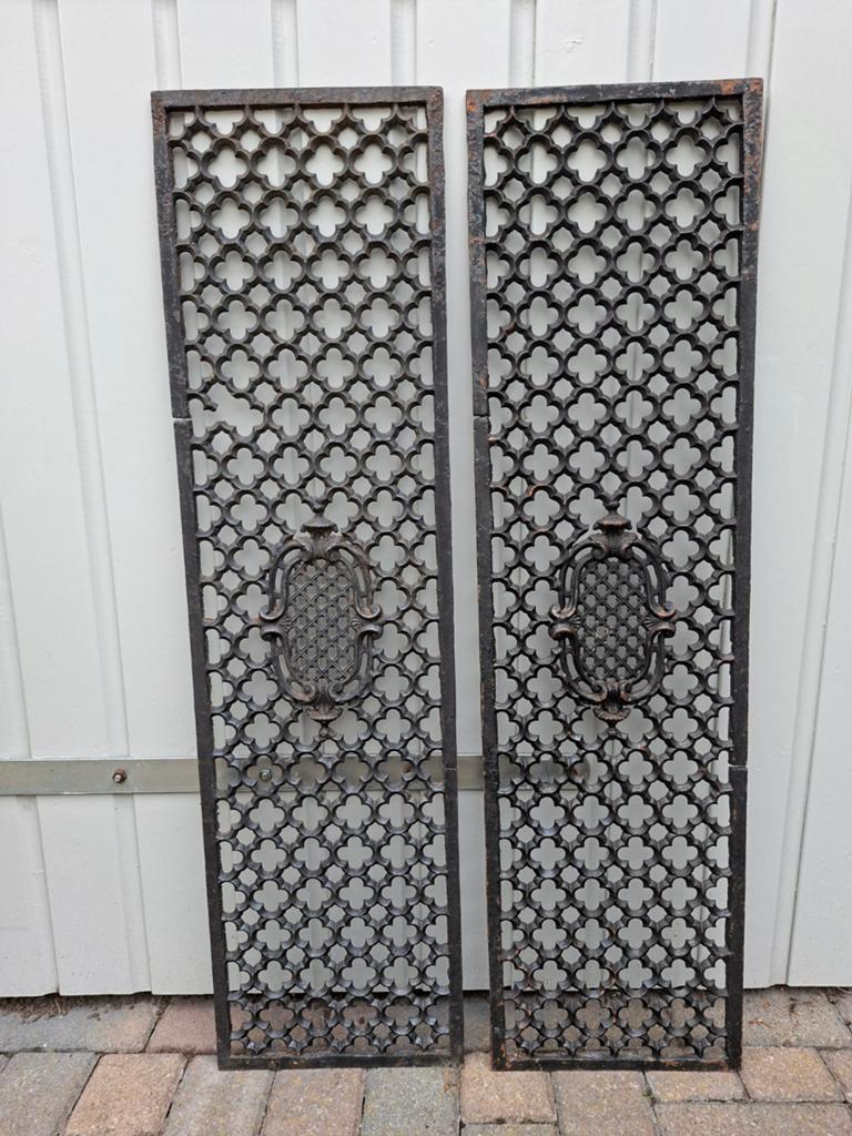 2 deur roosters van gietijzer, Ophalen