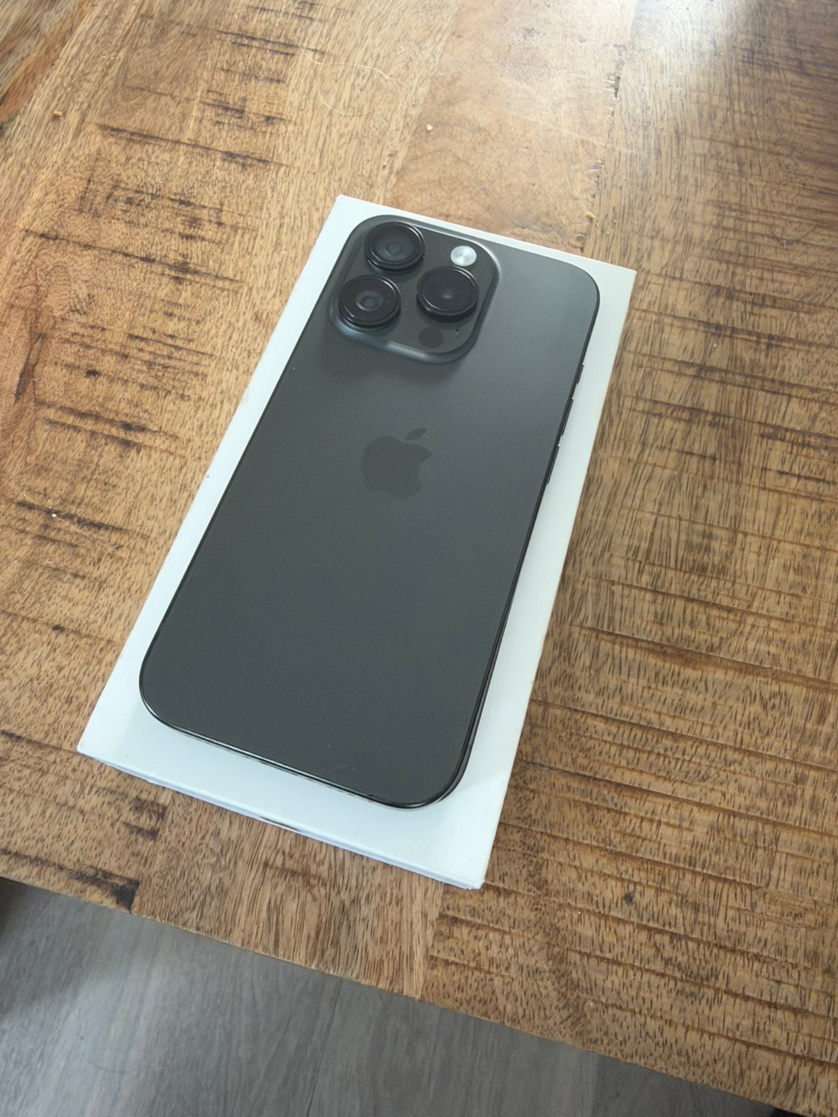 Foto 3 van Iphone 15 pro 128 GB