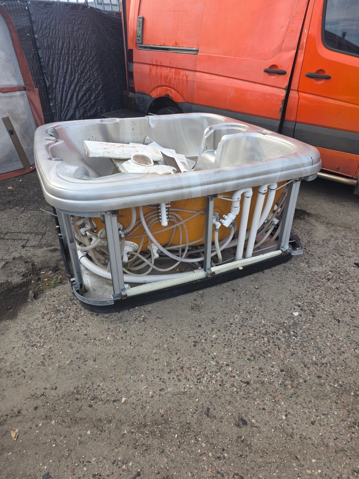 Jacuzzi met werk, inclusief cover - Gratis af te halen, Ophalen of Verzenden, Gebruikt, Afdekzeil, Vast