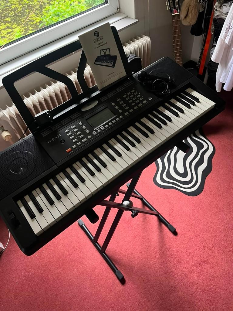 Fazley FKB-120 keyboard met standaard en microfoon, 61 toetsen, Zo goed als nieuw, Met standaard, Ophalen