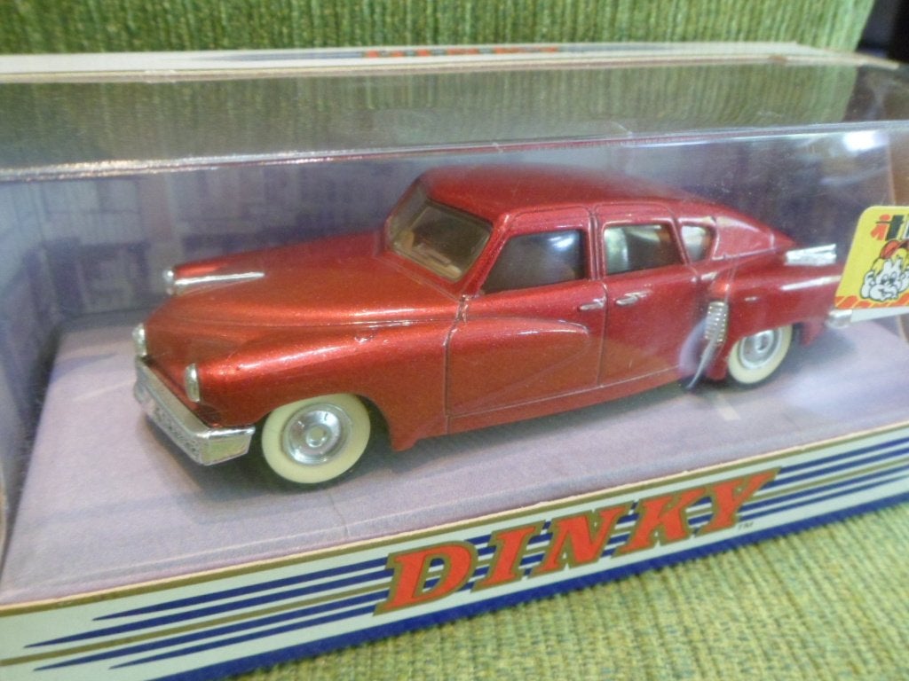 Dinky DY011A - Tucker Torpedo 1948 [rood] 1/43 MIB, Hobby en Vrije tijd, Modelauto's | 1:43, Ophalen of Verzenden, Nieuw, Auto