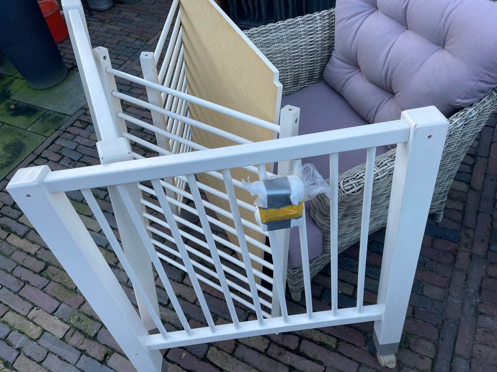 Witte Box met wieltjes en boxkleed, Ophalen of Verzenden, Gebruikt, Boxkleed