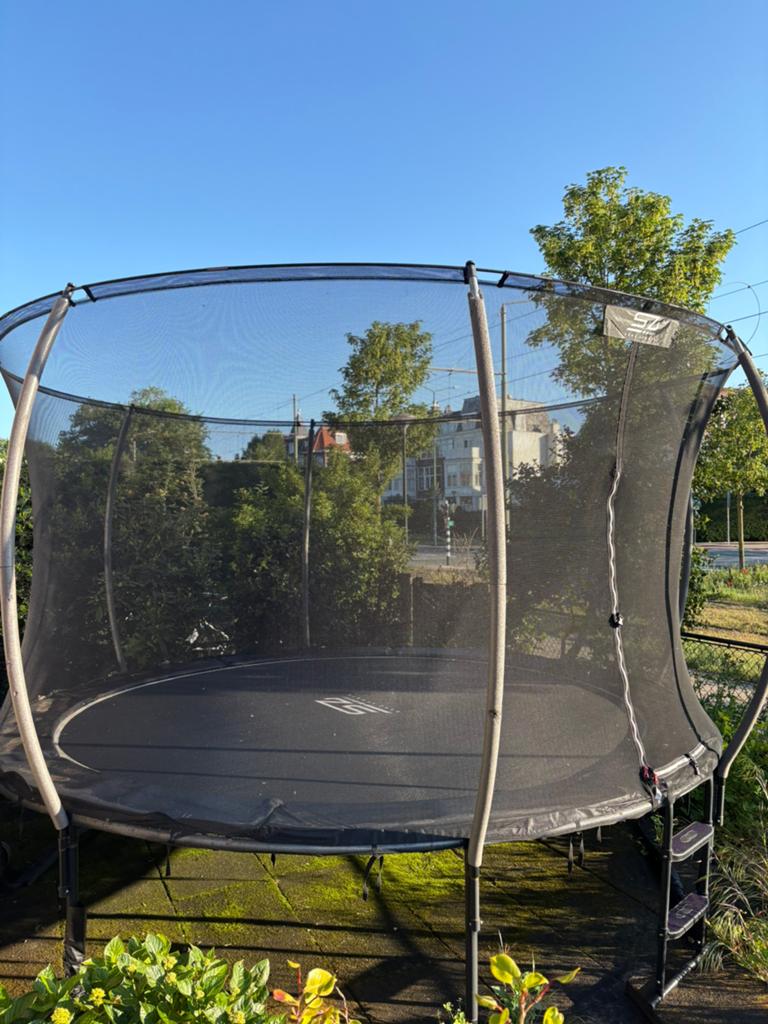 Trampoline met veiligheidsnet en trapje, Ophalen, Zo goed als nieuw