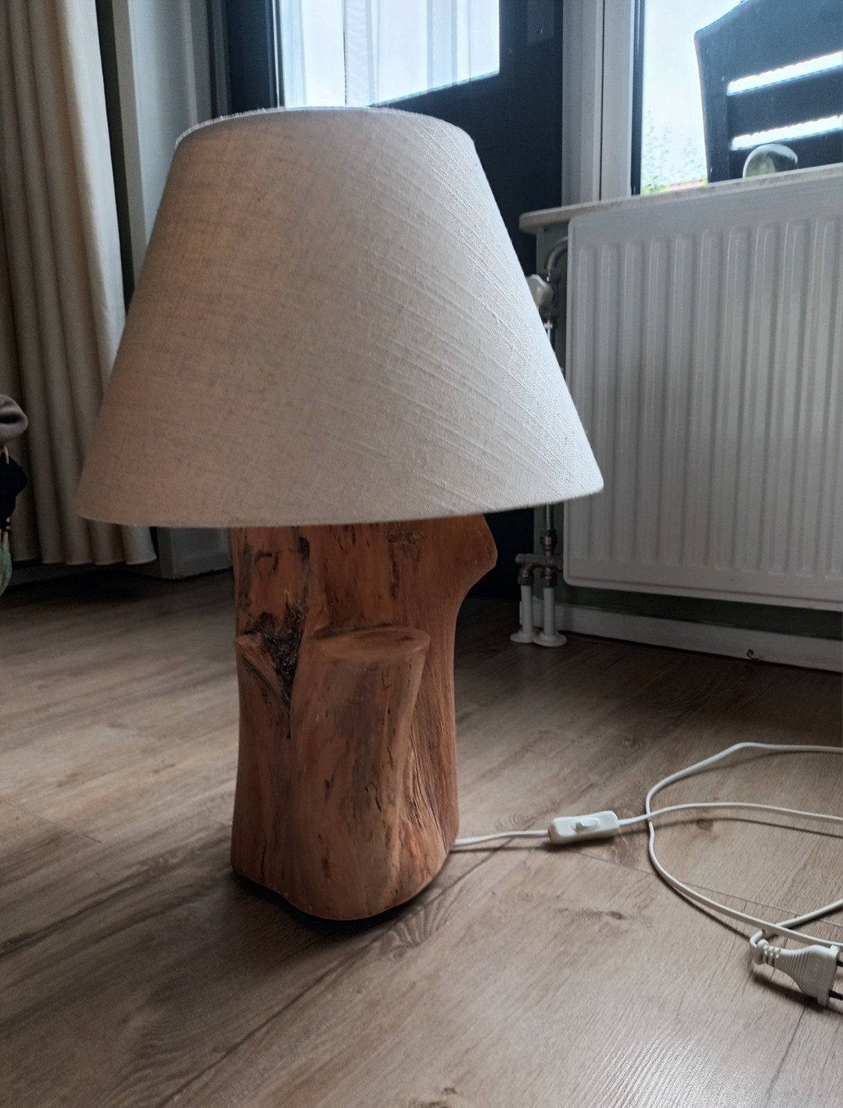 Nieuwe unieke handgemaakte tafellamp van robuust hout, Ophalen of Verzenden, Nieuw, Hout