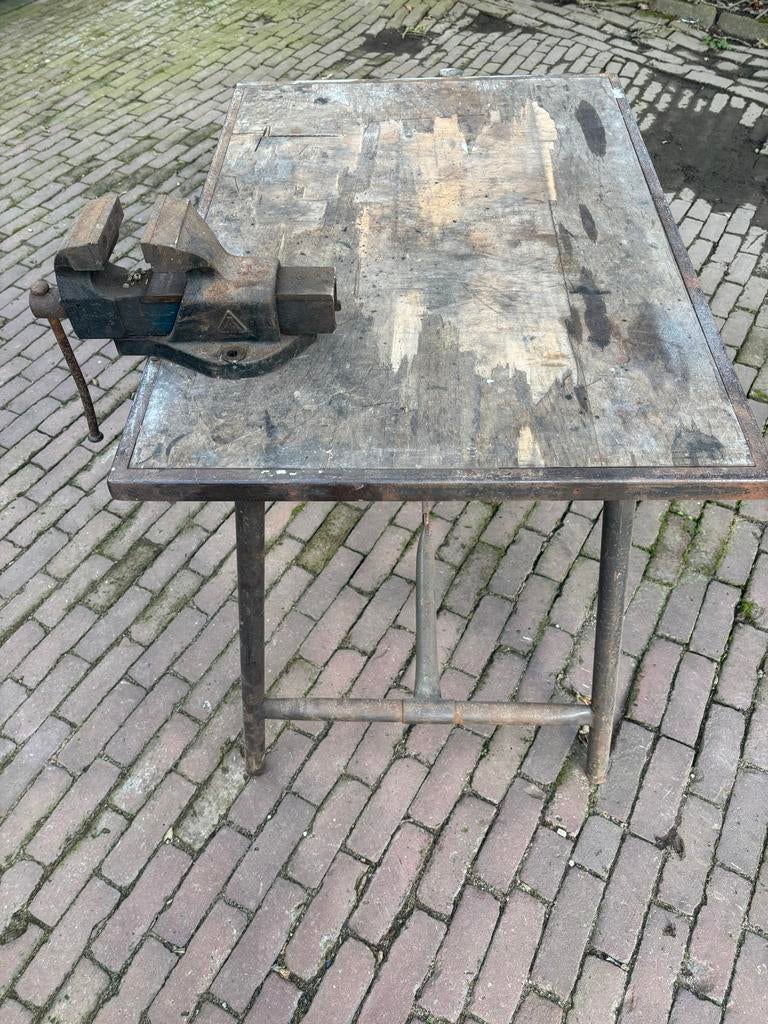 Lastafel werkbank met bankschroef, Doe-het-zelf en Verbouw, Werkbanken, Ophalen, Gebruikt, 70 tot 120 cm, Bankschroef