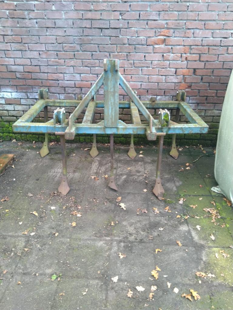 Robuuste cultivator voor grondbewerking, Ophalen