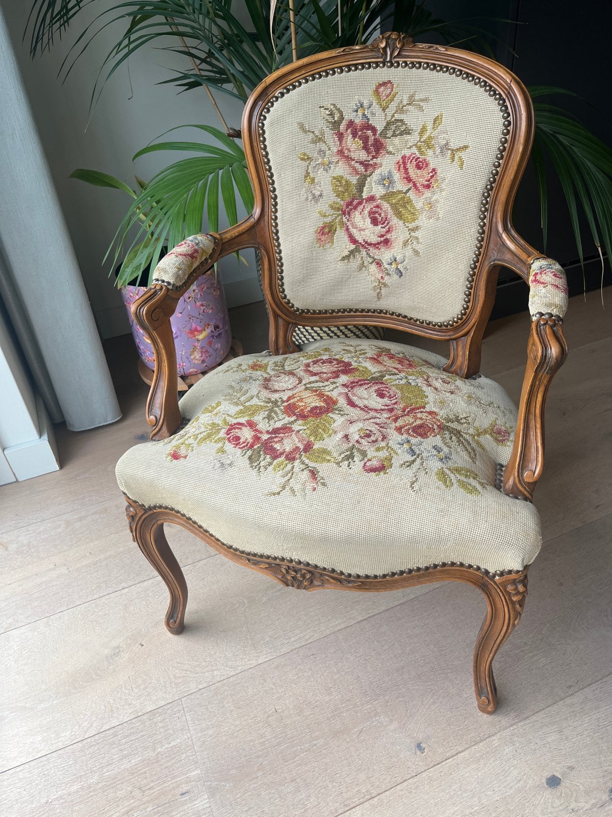 Prachtige Louis XV-stijl fauteuil met bloemen gobelin, Ophalen