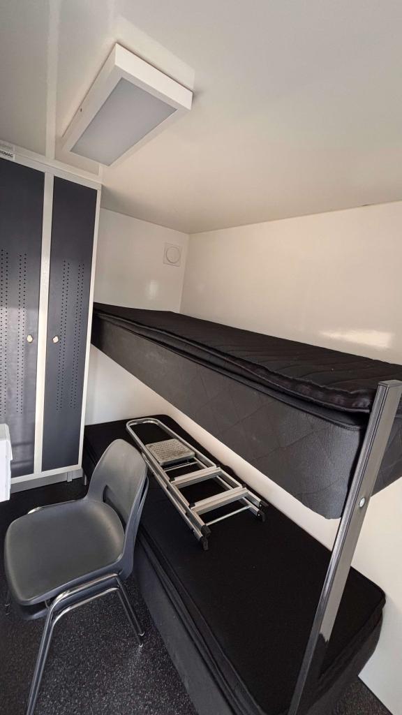 Mobiele Woonunit 7,33m OCCASION | Volledige woning op wielen, Zakelijke goederen, Machines en Bouw | Keten en Containers, Ophalen of Verzenden