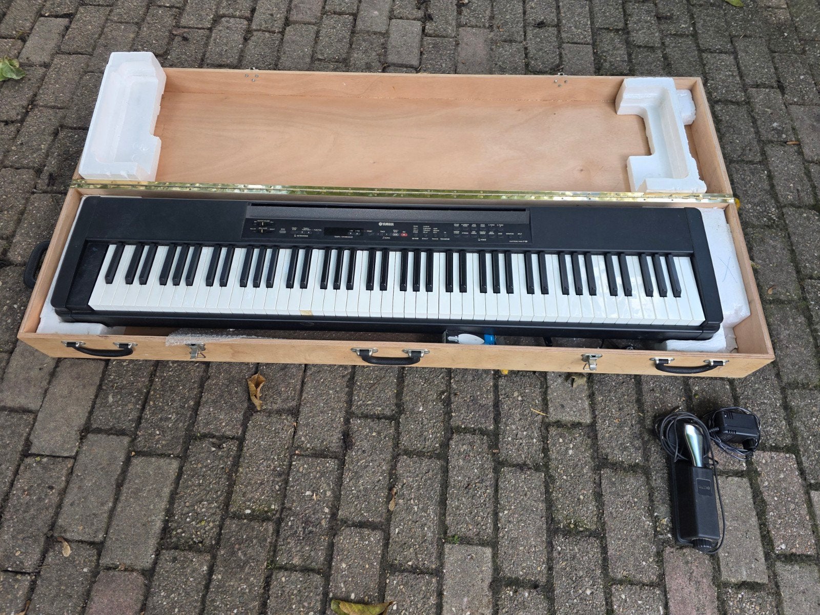 Yamaha P-80 Digitaal Piano met Koffer en Pedaal, Muziek en Instrumenten, Ophalen, Gebruikt, Zwart, Digitaal