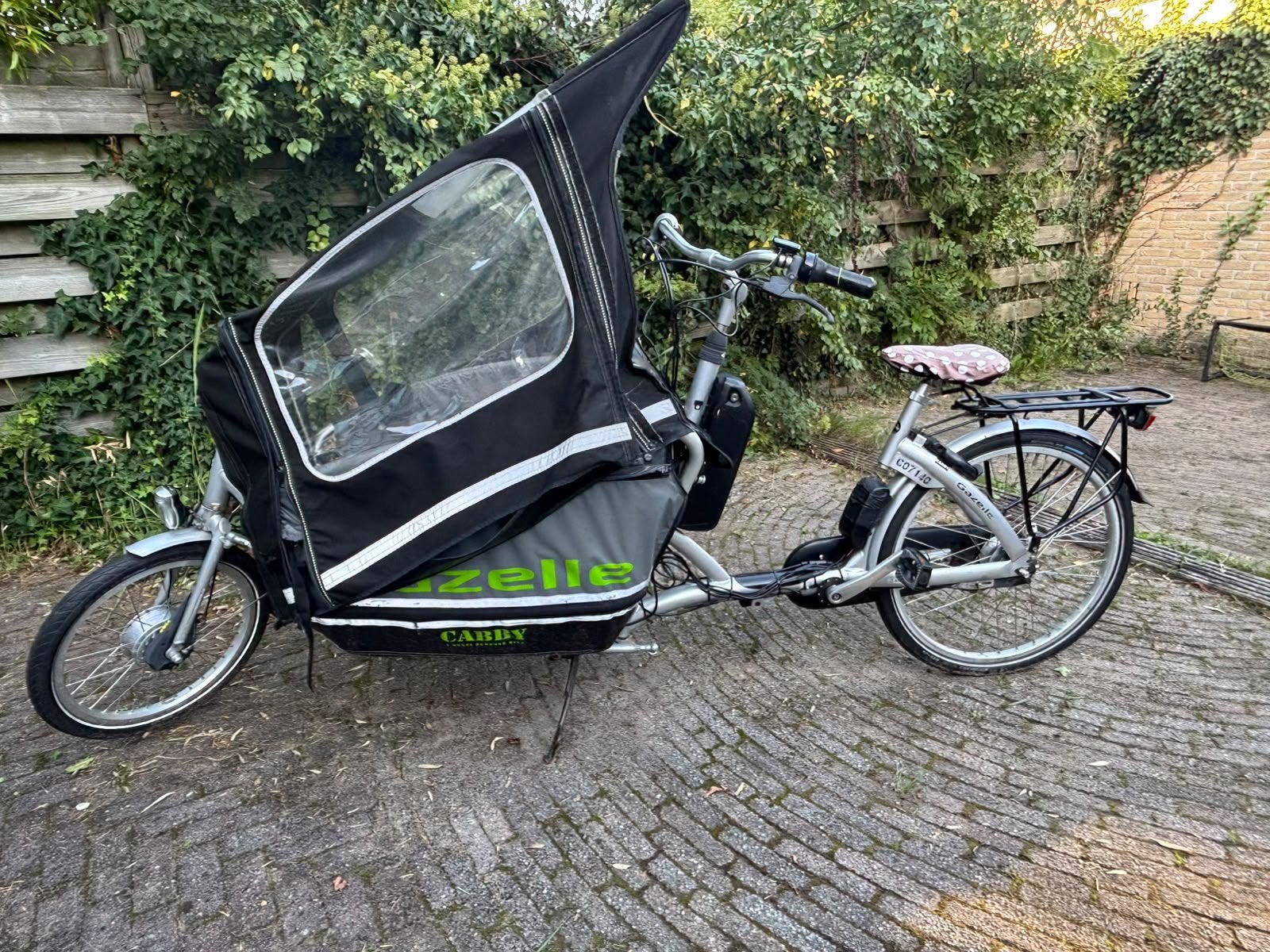 Foto 4 van Mooie elektrische bakfiets Gazelle Cabby !
