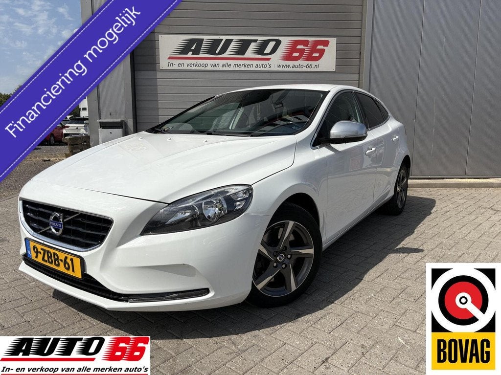 Volvo V40 2.0 D4 Summum Business, Auto's, Volvo, Voorwielaandrijving, Euro 5, Gebruikt, Zwart