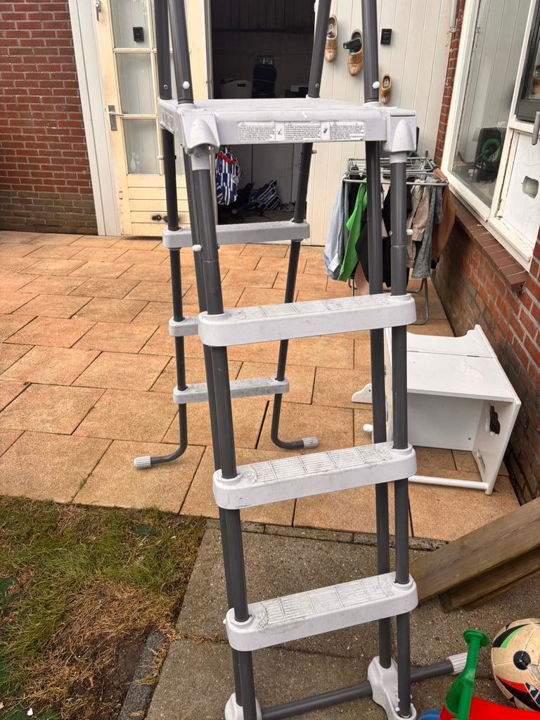 Zwembad trap, Tuin en Terras, Ophalen of Verzenden, Zo goed als nieuw