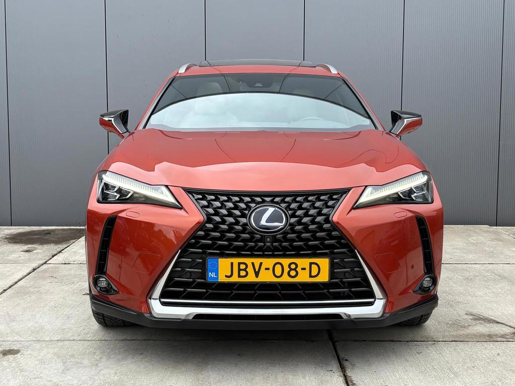 Lexus UX 250h AWD Executive Line | 360 Camera | Head-Up | Le, Gebruikt, 750 kg, Hybride Elektrisch/Benzine, 184 pk