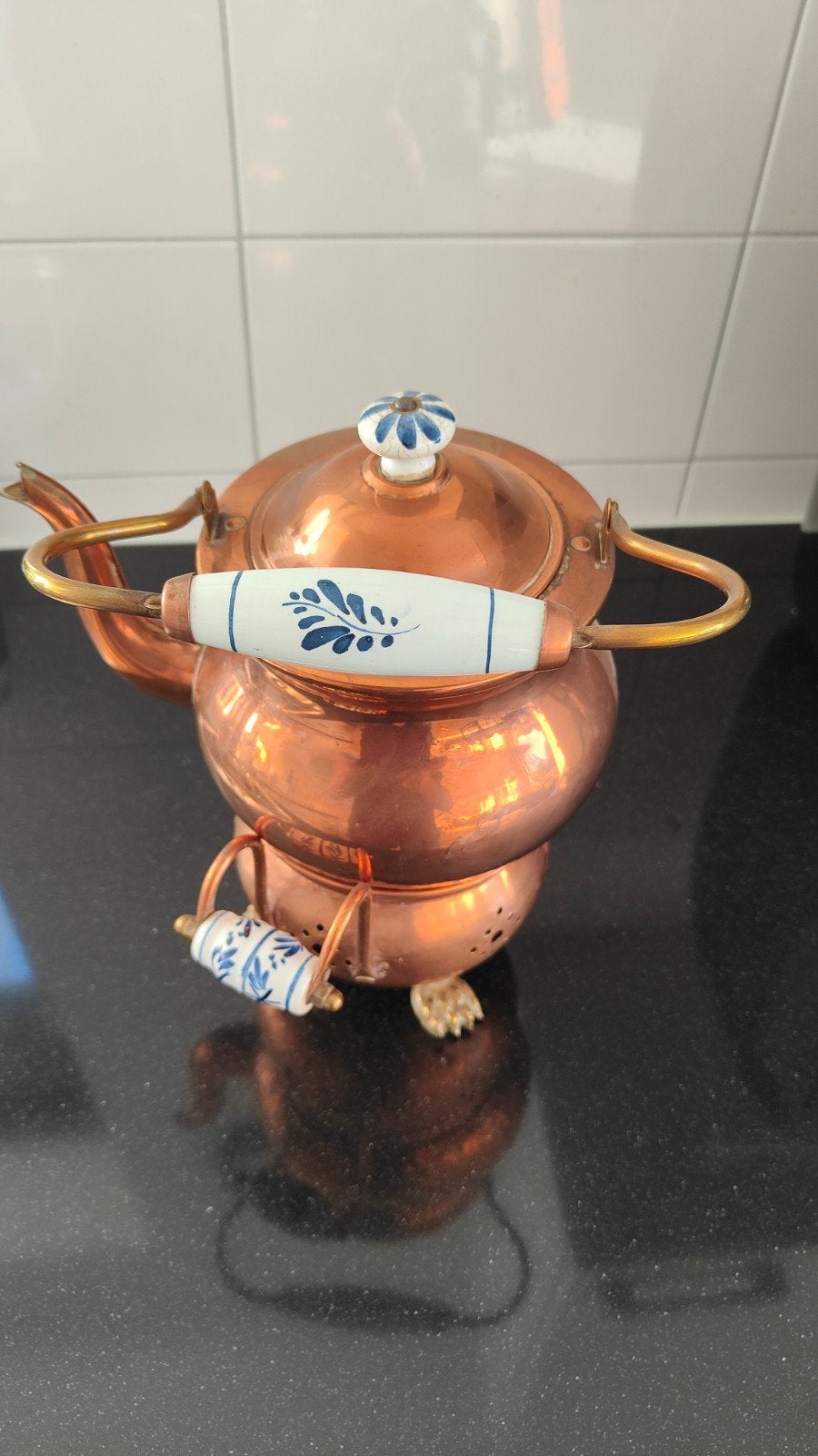 Antieke koperen theepot met rechaud en Delfts blauw decor, Antiek en Kunst, Ophalen of Verzenden