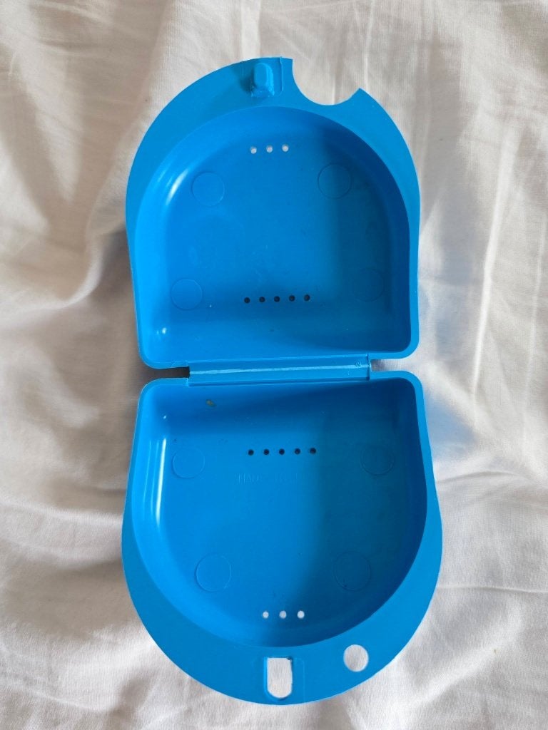 Blauwe beugelbakje/gebitsbakje met ventilatiegaten, Ophalen of Verzenden, Zo goed als nieuw