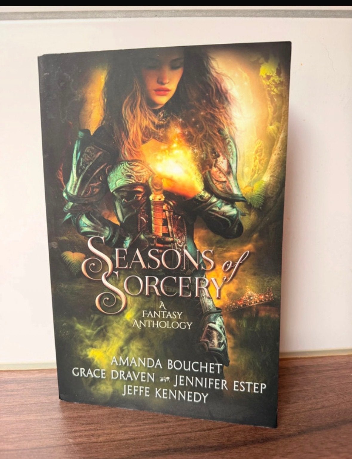Seasons of Sorcery - Fantasy Anthologie (Gesigneerd), Ophalen of Verzenden, Zo goed als nieuw