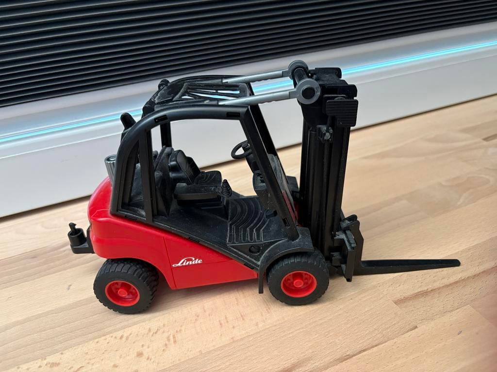 Bruder Linde heftruck met 1 pallet (lepel afgebroken), Ophalen, Gebruikt
