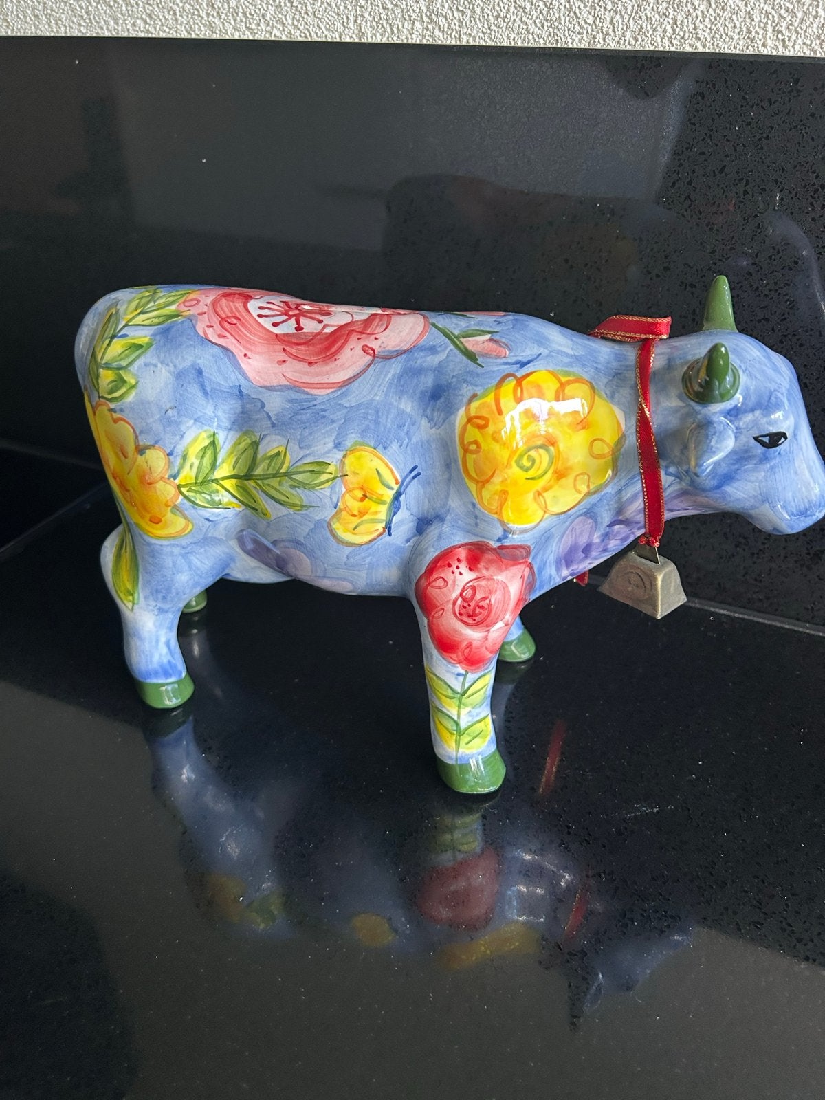 Vrolijke spaarpot koe met bloemen en belletje, Meerkleurig, Overige stijlen, Ophalen of Verzenden, Zo goed als nieuw