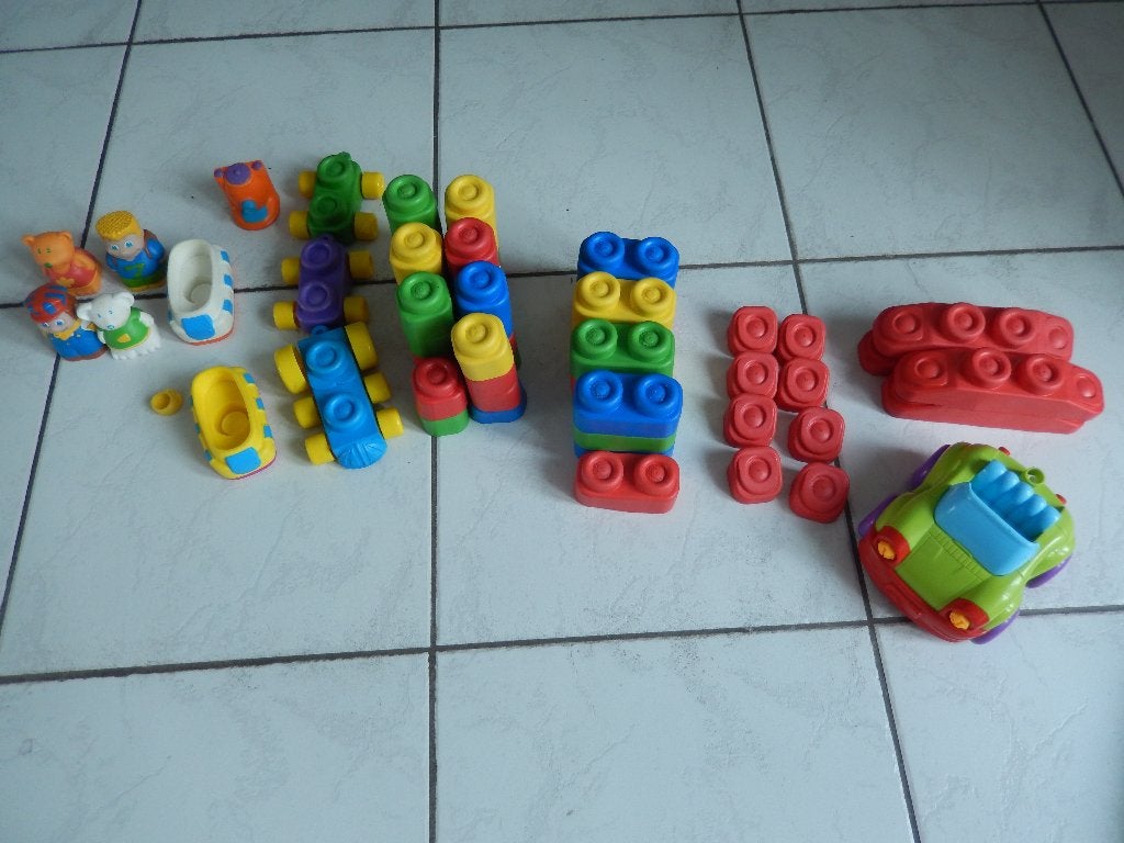Zachte blokken met plastic auto's, Ophalen of Verzenden, Gebruikt, Auto