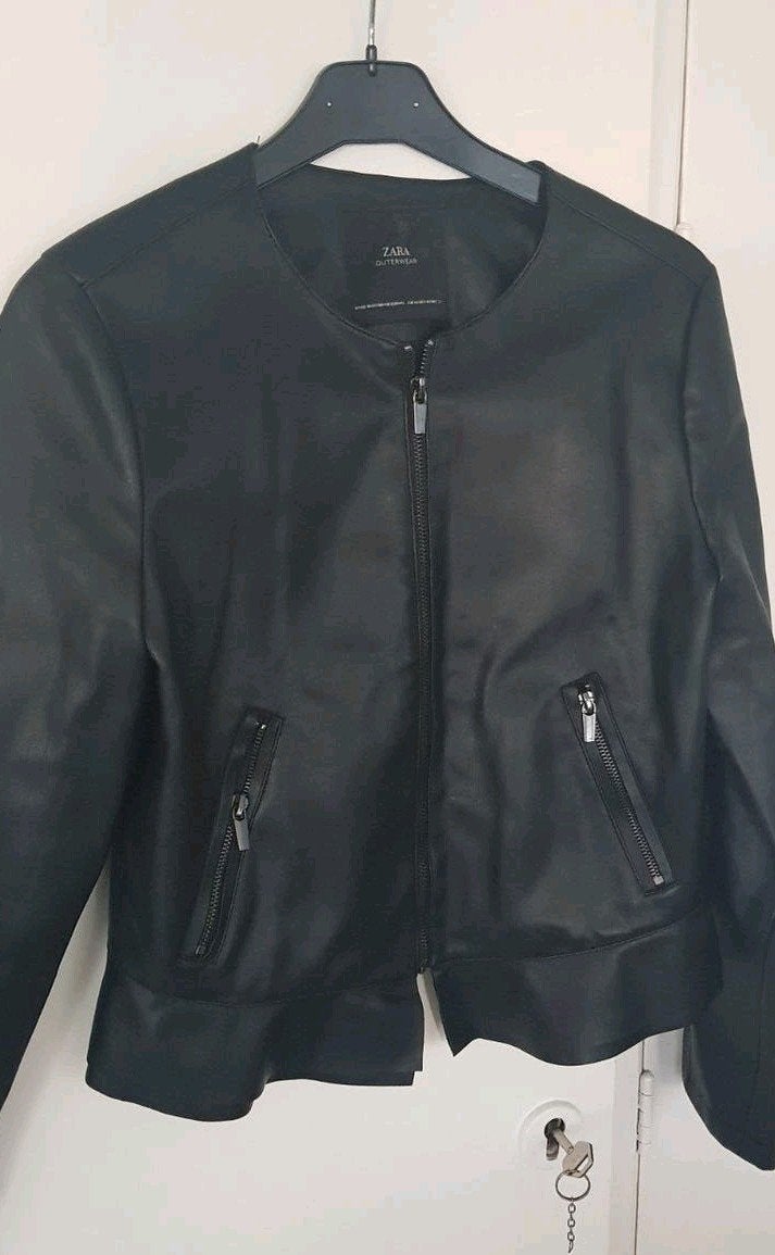 Damesjas Zara zwart kort  imm.leer mt M zgan, Kleding | Dames, Jassen | Zomer, Nieuw, Ophalen, Maat 38/40 (M), Zara