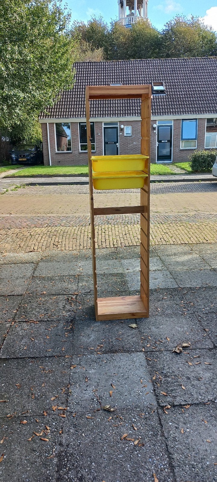 Houten opbergrek met gele bakken, Huis en Inrichting, Ophalen, Met plank(en), Minder dan 50 cm, Gebruikt
