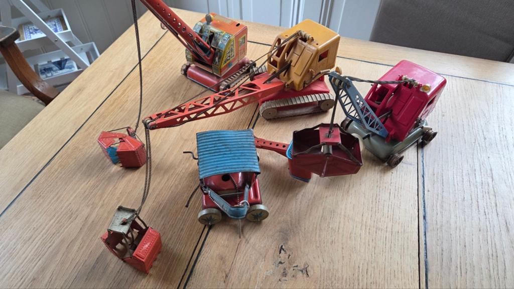 4x oude blikken dragline graafmachine hijskraan Gama MFZ, Antiek en Kunst, Antiek | Speelgoed, Ophalen of Verzenden